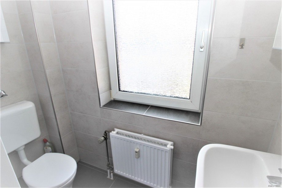 2.OG rechts Wohnung Sanit�r Wohn- / Gesch�ftshaus Hilden