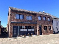 Hauptbild Viel Platz f�r Familie und Arbeit - Zweifamilienhaus mit B�ro in Neuss-Hoisten