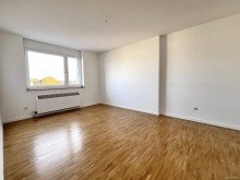 Kind_Arbeiten Abb. 2 Modernes Penthouse mit Sonne, Stil & Skylineblick