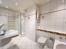 Badezimmer Abb. 1 Modernes Penthouse mit Sonne, Stil & Skylineblick