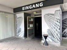 Eingang rechts - 4a Gewerbefl�che f�r Ladenlokal oder B�ro in Hilden
