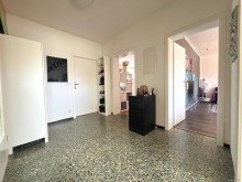 OG Diele Viel Platz f�r Familie und Arbeit - Zweifamilienhaus mit B�ro in Neuss-Hoisten