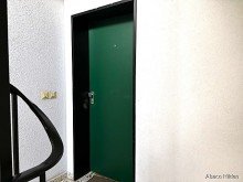 Wohnungseingang Vollvermietetes, sehr gepflegtes Wohn- und Gesch�ftshaus in bester Citylage von Hilden