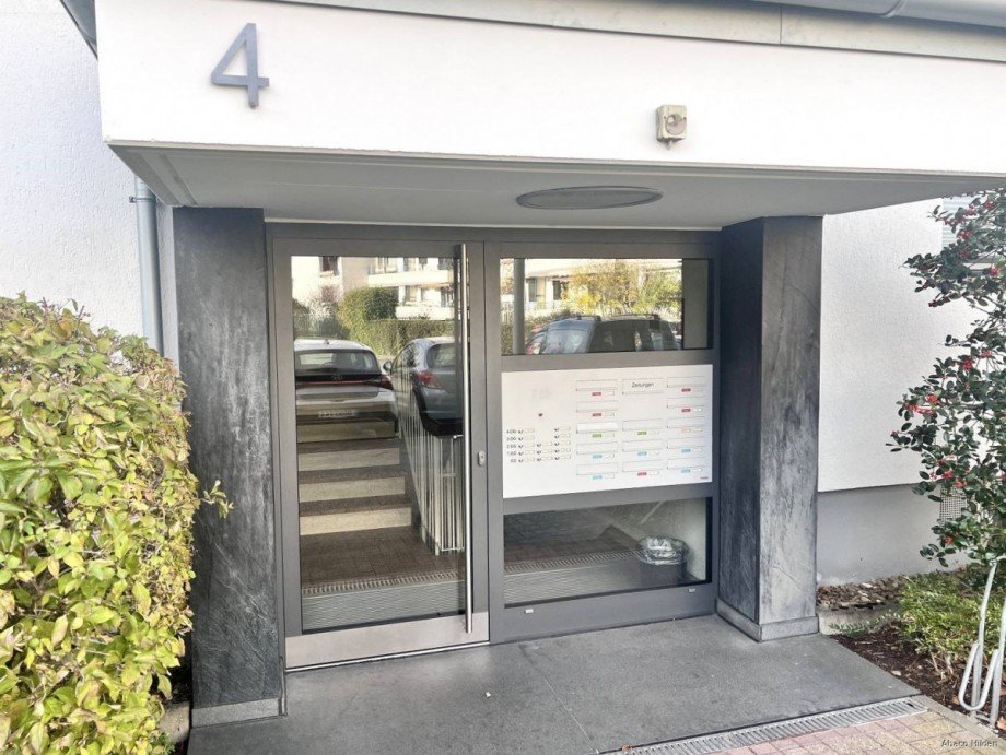 Haust�re Etagenwohnung Hilden