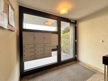 Hauseingang Modernes Penthouse mit Sonne, Stil & Skylineblick