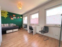 OG Kind Viel Platz f�r Familie und Arbeit - Zweifamilienhaus mit B�ro in Neuss-Hoisten