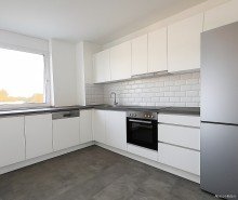 K�che - virtuell m�bliert Modernes Penthouse mit Sonne, Stil & Skylineblick
