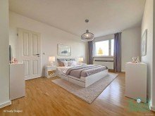 Kind - vietuell m�bliert Modernes Penthouse mit Sonne, Stil & Skylineblick