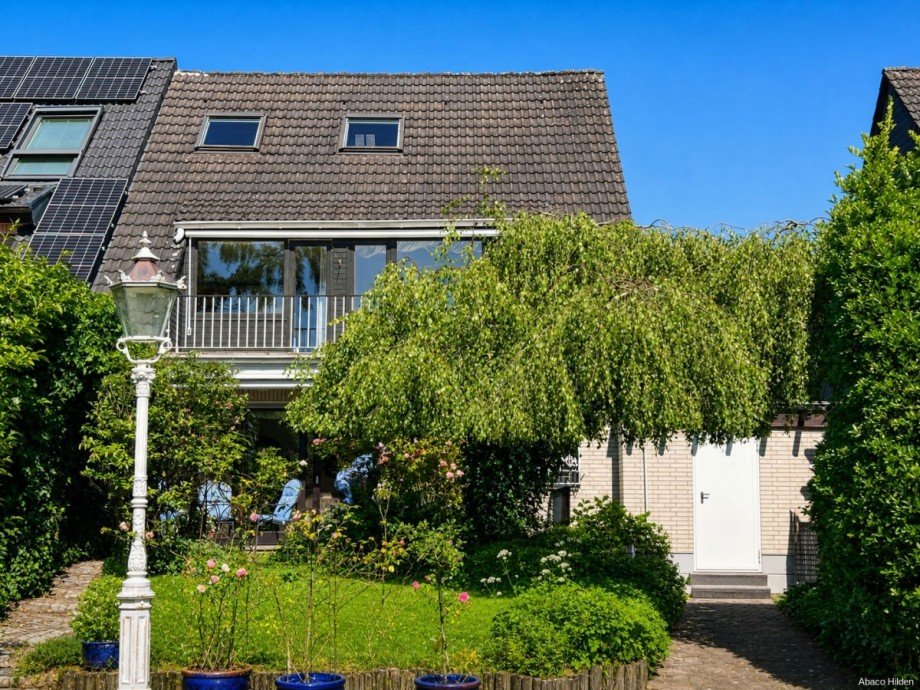 Hausansicht Gartenseite Doppelhaush�lfte Hilden
