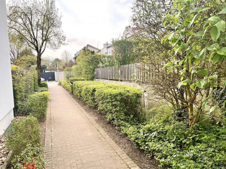 Weg zum Haus Etagenwohnung Erkrath