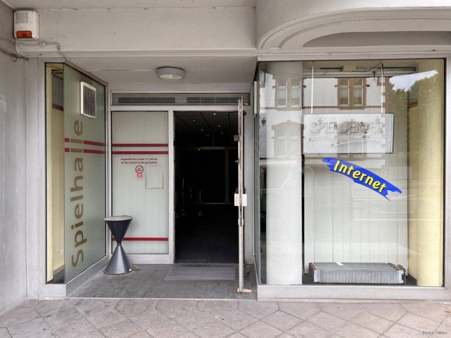Eingang links - 1a Einzelhandel Hilden