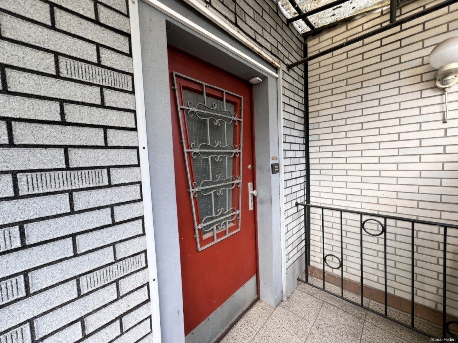 Hauseingang KI bearbeitet Einfamilienhaus Erkrath