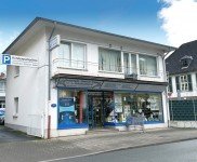Hauptbild Wohn- und Geschäftshaus mit Parkplätzen in Hilden-City