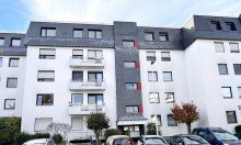 Hausansicht Modernes Penthouse mit Sonne, Stil & Skylineblick