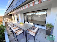 Terrasse - virtuell m�bliert Modernes Penthouse mit Sonne, Stil & Skylineblick